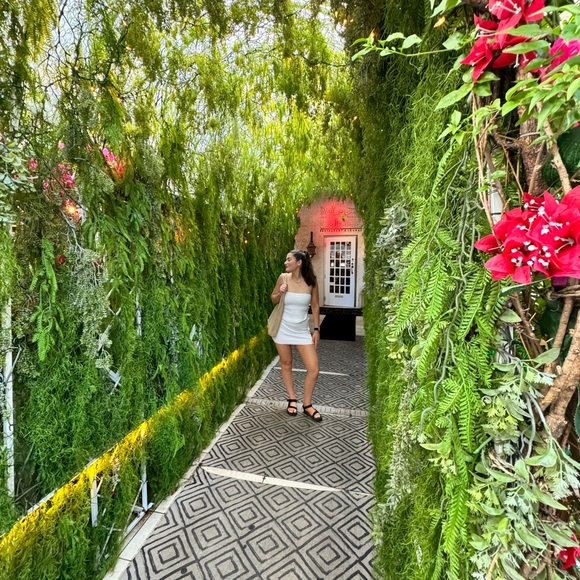 Meet your Posher, Cassandra - Picture 5 of 9